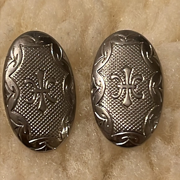 Silver Design Metal Pierce Earrings - Picture 12 of 16